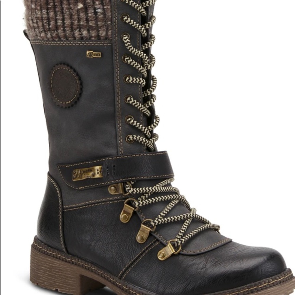 Spring step Ababi boots, lace up front, zip up the insides. Sweater style cuff!